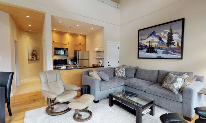 Blackcomb Condo | 1BR + Loft | Glacier Lodge | King Bed | Near Gondola | Private Balcony | Free Ski Valet