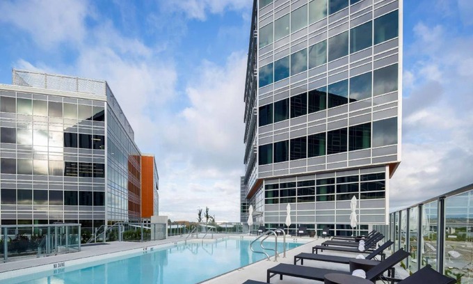 Richmond City Centre Hotel | 211 m² Hotel ∙ 2 bedrooms ∙ 127 guests