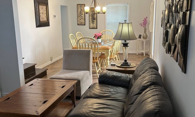Bridgeview House | 3 BEDROOM HOME IN A QUIET NEIGHBOURHOOD, COMPLETE RETREAT