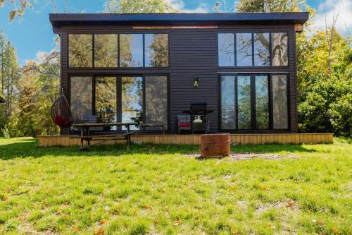 Lakefield House | 3-bedroom Lakefront Villa #10