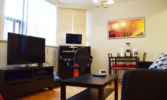 Bay Cloverhill Apartment | Cosy 1 Bedroom Flat in Yorkville