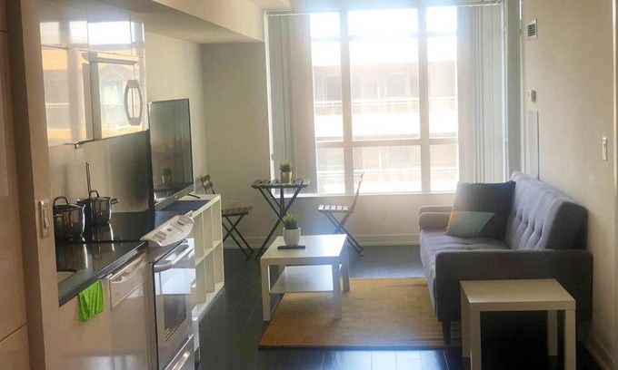 CityPlace Apartment | Cozy Condo near CN Tower
