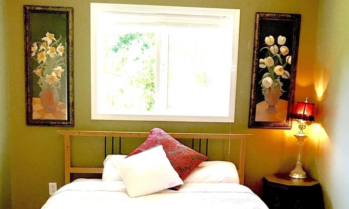 Steveston House | Cozy Entire One Bedroom With Free wifi