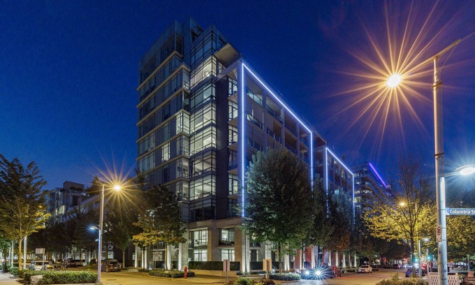 Southeast False Creek House | Executive Townhouse with City and Water Views