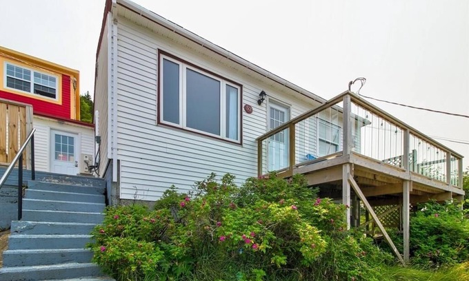 Terra Nova House | Harbourfront Downtown home with Hot Tub!