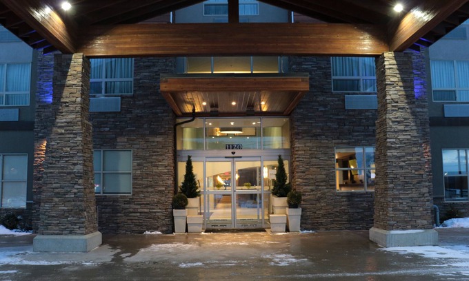 Golden Hotel | Holiday Inn Express Golden-Kicking Horse by IHG