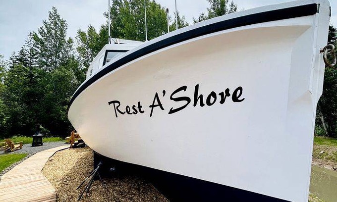 Cocagne Boat Rental | Houseboat ∙ 1 bedroom ∙ 4 guests