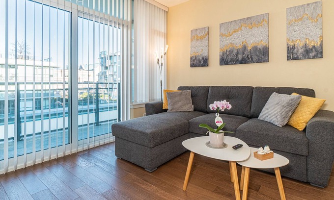 Kitsilano Apartment | Lovely Modern Oasis near Fairview Waterfront&Booming Downtown
