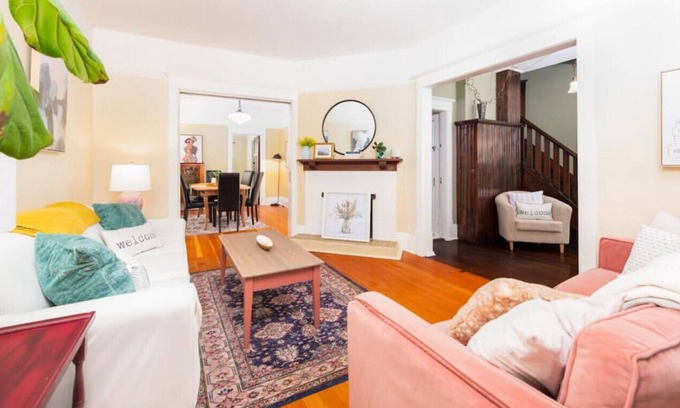 Downtown Kelowna House | Magpie - Kebbie's Place · Charming Heritage Home Downtown Kelowna