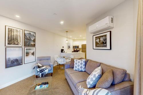 Village North Apartment | Marketplace Lodge 326