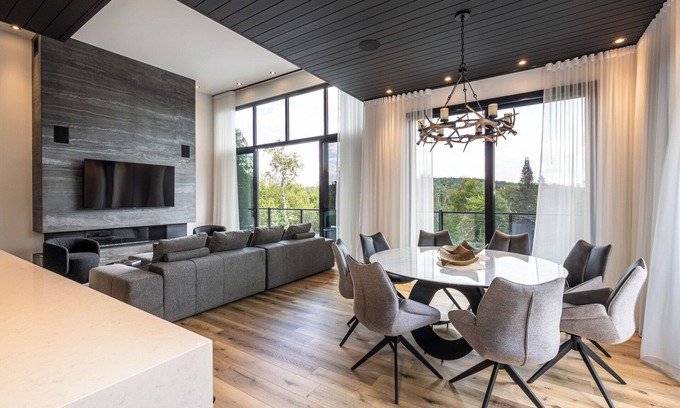 La Conception House | NEW! Chalet Aurora | 5 Bedrooms | Hot tub | Outdoor Pool/Tremblant Living