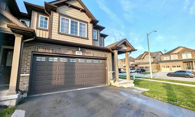 Thorold House | Niagara Getaway! 6 bedrooms , 4.5 baths. Up to 12 guests. Close to everything!