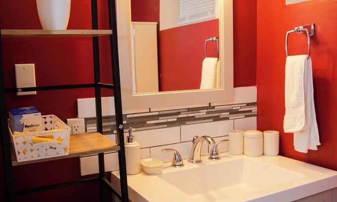 East Kildonan House | One-bedroom guest suite with private entry