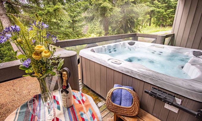 Upper Village House | Pinnacle Ridge 37 – Ski in Ski out, Private Hot Tub, Wood Fireplace