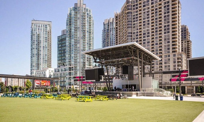 Downtown Mississauga Apartment | PlanURstay