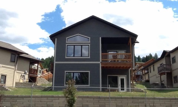 East Kootenay House | Prestige Family Home in Radium Hot Springs