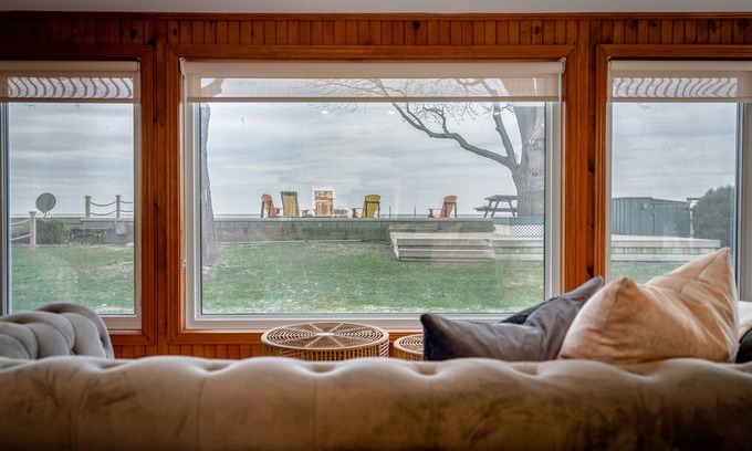 Leamington House | Sunsets by the Bay - Your Waterfront Oasis