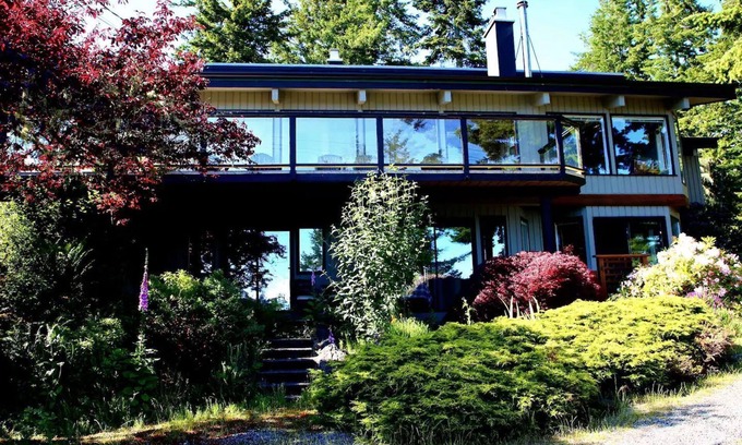Otter Point House | The Applebnb 3 Bedroom Main House & Gardens