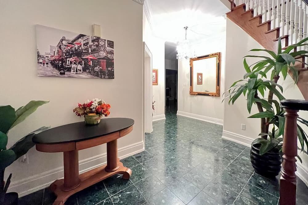 Grimsby House | Waterfront House For Rent at Grimsby Lakeside