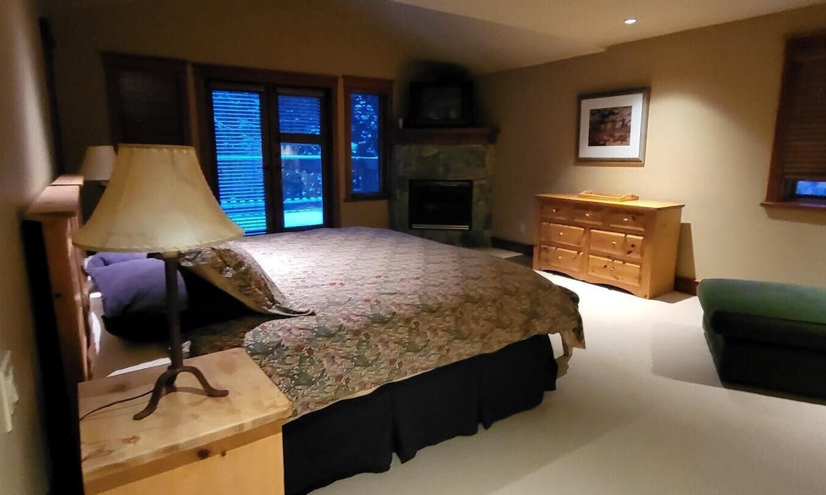 Whistler Cay Heights House | Wonderful family chalet in Whistler. 5 Bedroom / 5.5 Bath Sleeps 12.