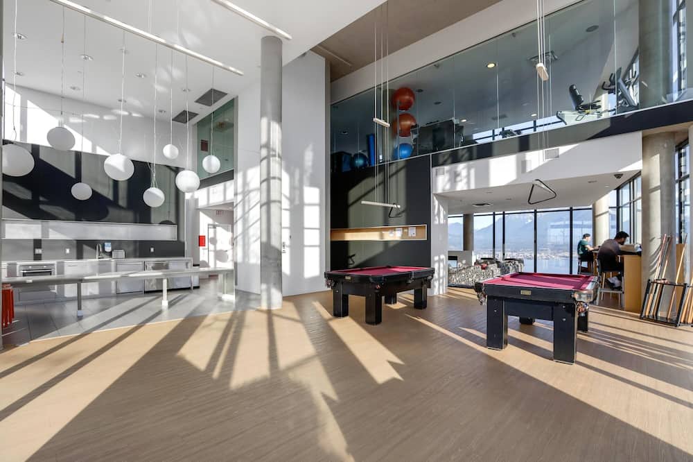 Chinatown Apartment | Cozy Master Suite Room in Gastown Vancouver