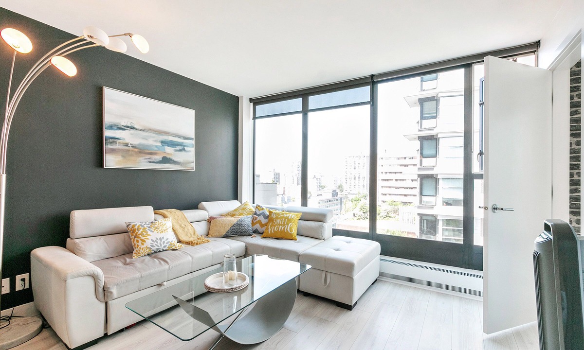 Downtown Vancouver Condo | D4 - Amazing Junior 2 Bedroom, Central Location + AC