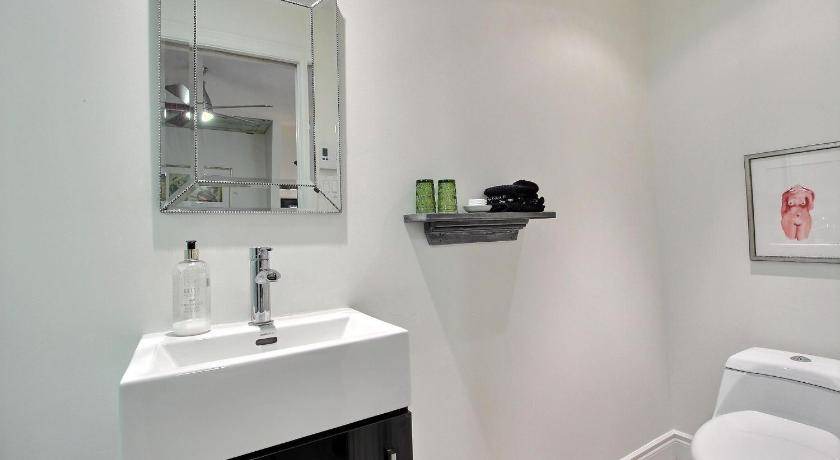 Photo of Bathroom in Saint-Leon-de-Standon