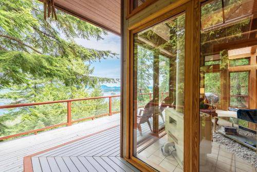 Photo of Patio Balcony in Salt Spring Island