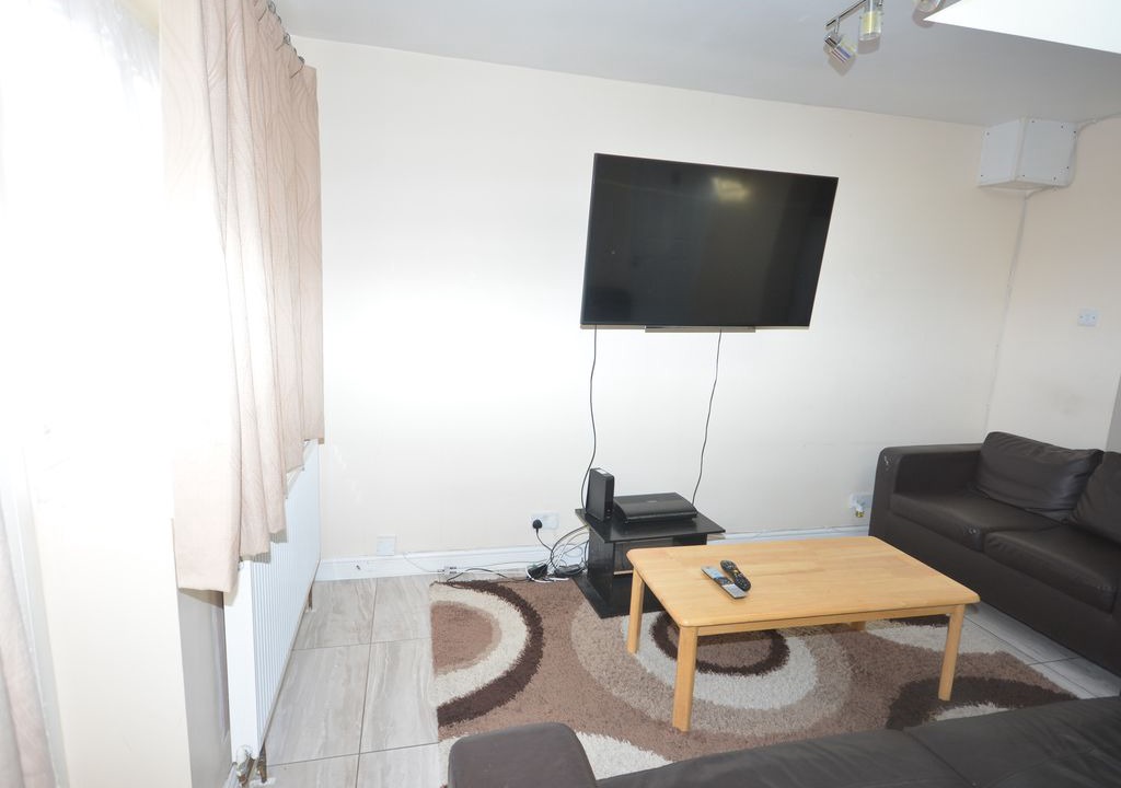 Photo of Livingroom in Mayesbrook