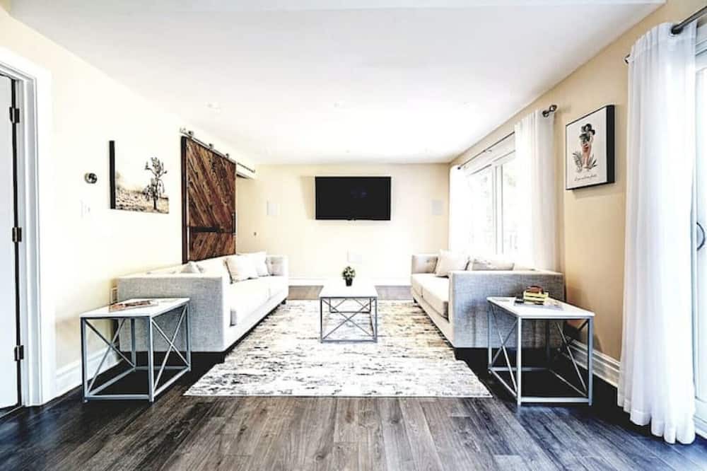 Photo of Livingroom in Hamilton