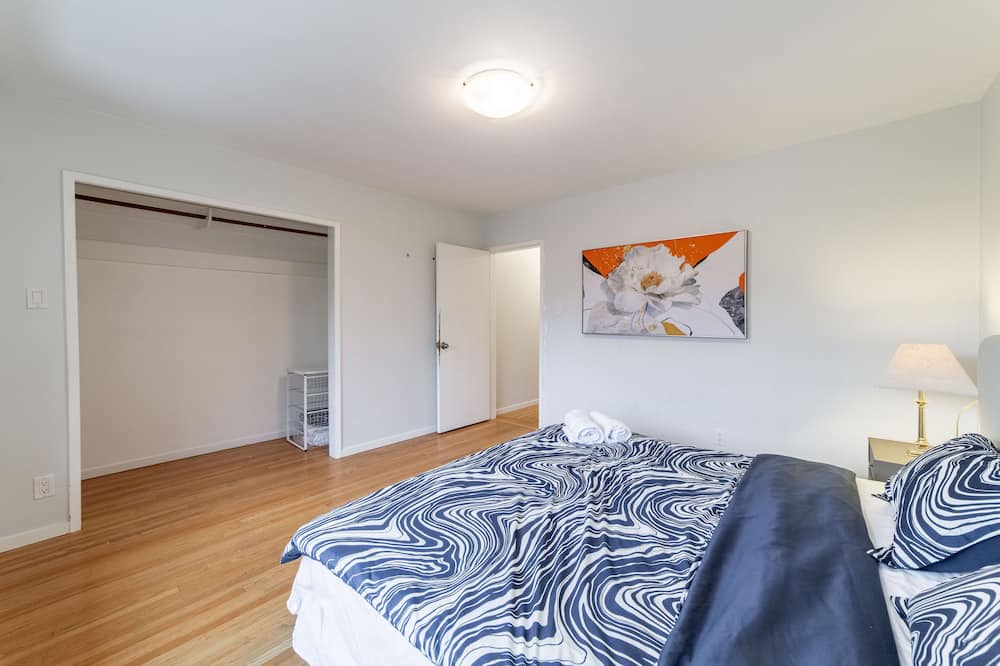 Photo of Bedroom in Oakridge