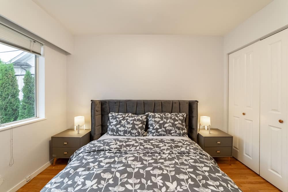 Photo of Bedroom in Oakridge