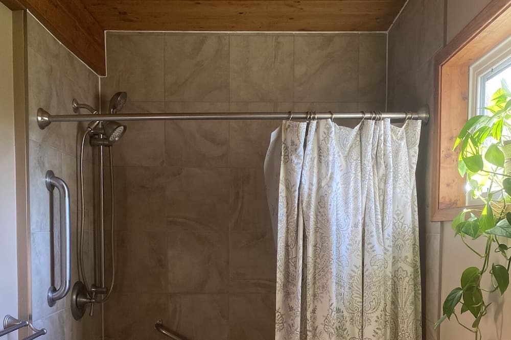 Photo of Bathroom in Calabogie