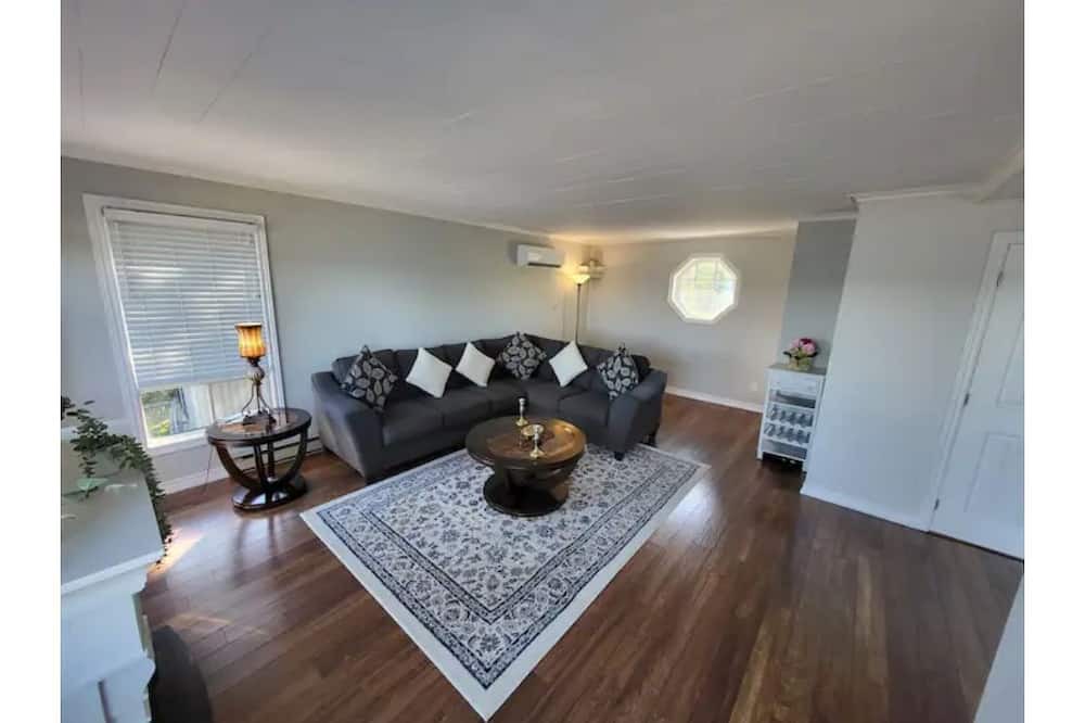 Photo of Livingroom in Greater Napanee