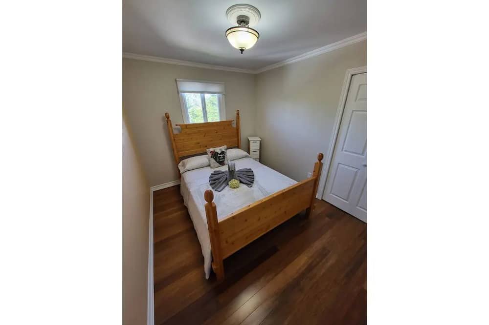 Photo of Bedroom in Greater Napanee