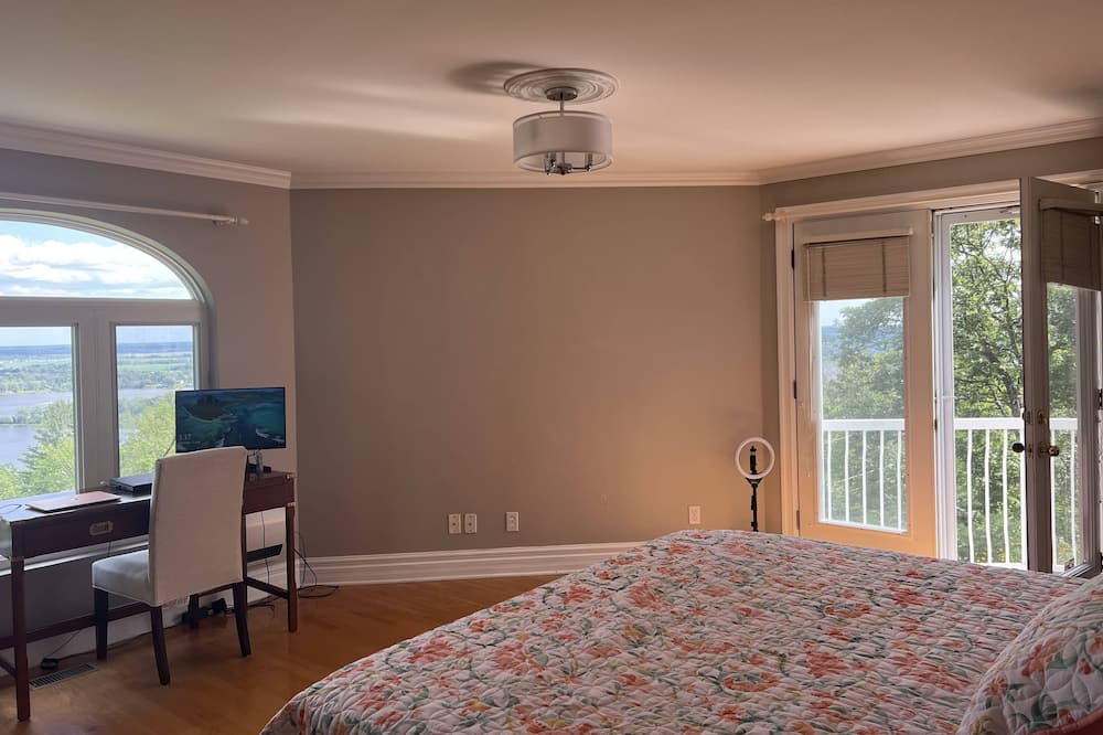 Photo of Bedroom in Grenville-sur-la-Rouge