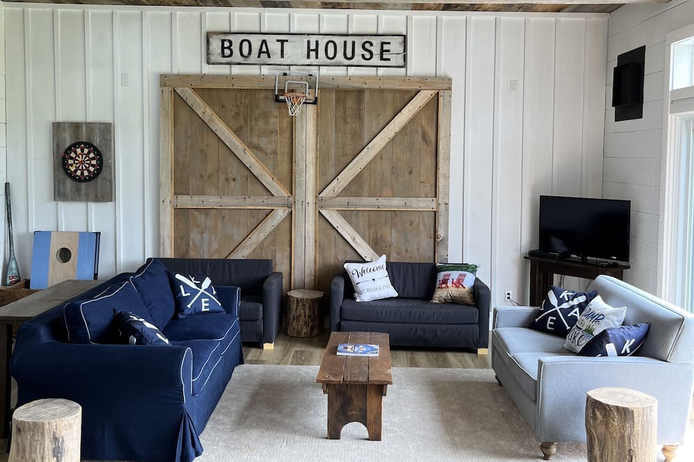 Photo of Livingroom in North Glengarry