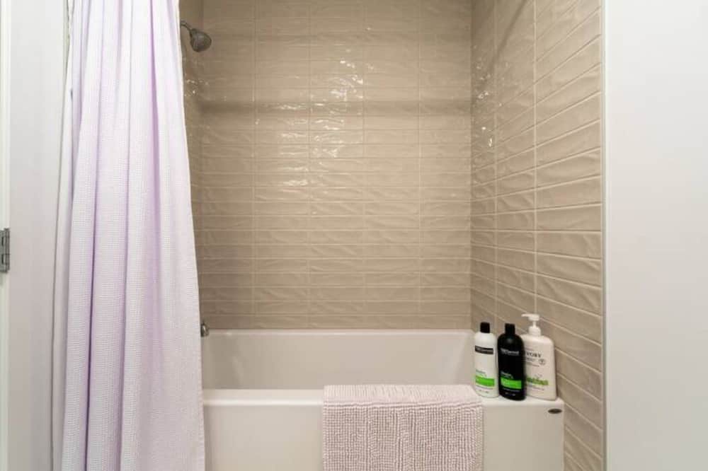 Photo of Bathroom in Sunnyside