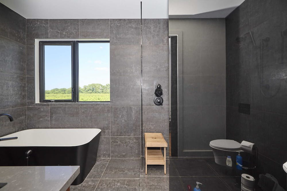 Photo of Bathroom in Louth