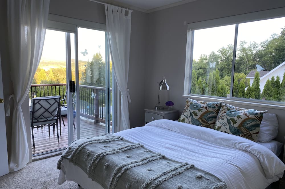 Photo of Bedroom in Sechelt