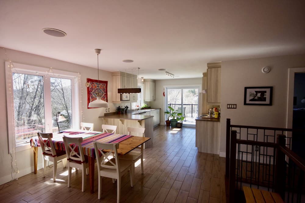 Photo of Livingroom in North Hatley