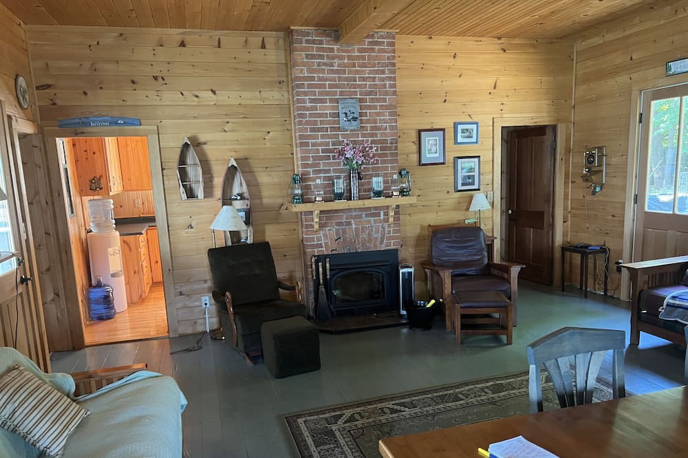 Photo of Livingroom in Leeds and the Thousand Islands