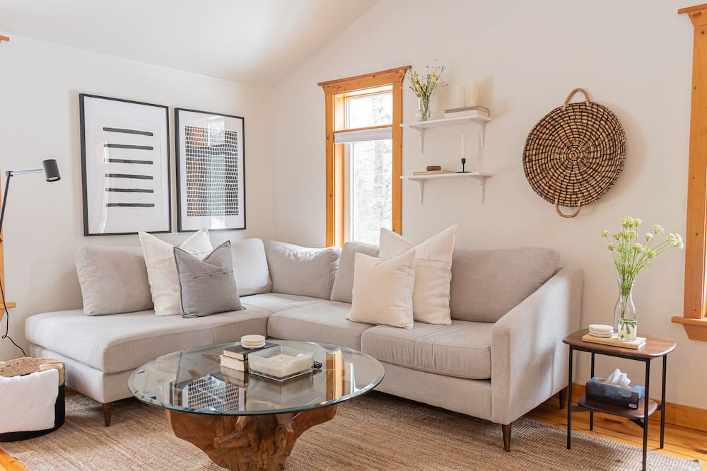 Photo of Livingroom in Utterson