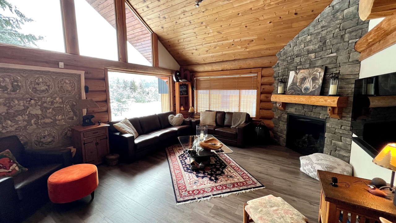 Photo of Livingroom in Whistler Cay Estates