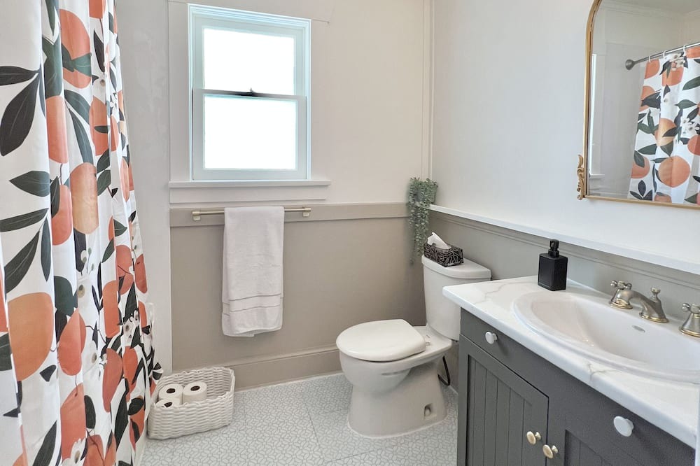 Photo of Bathroom in Honeymoon Bay
