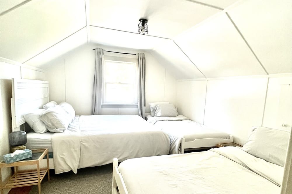 Photo of Bedroom in Honeymoon Bay