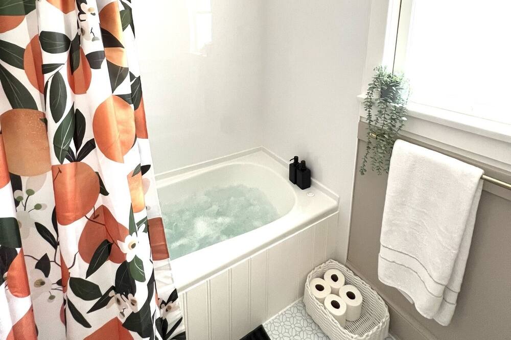 Photo of Bathroom in Honeymoon Bay