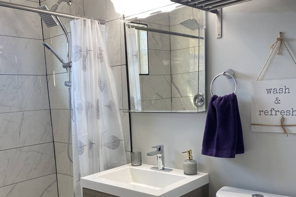 Photo of Bathroom in Fruitvale