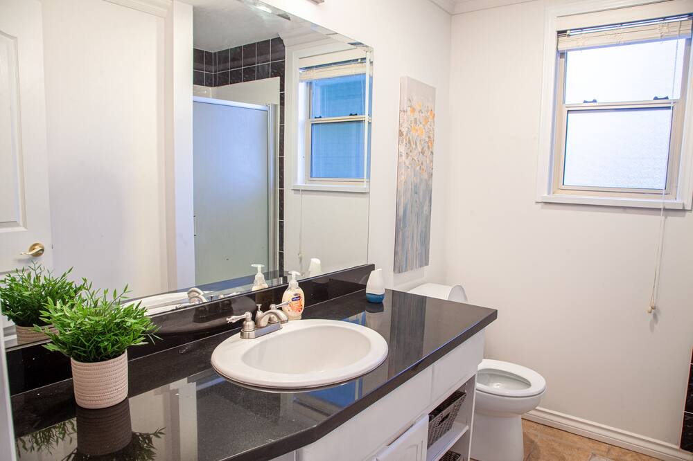 Photo of Bathroom in Upper Ten Oaks