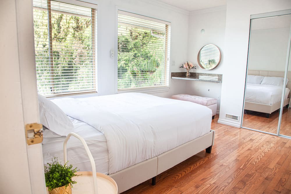 Photo of Bedroom in Upper Ten Oaks